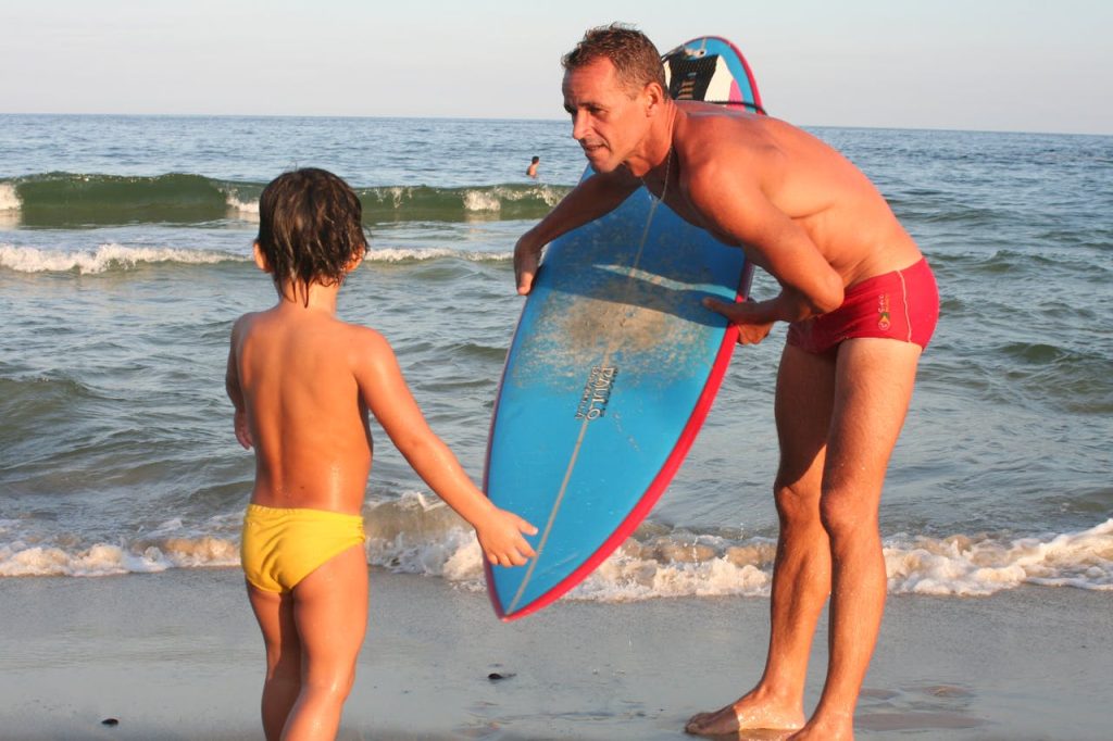 Stoere vader en zoon zwembroek: samen stralen op het strand